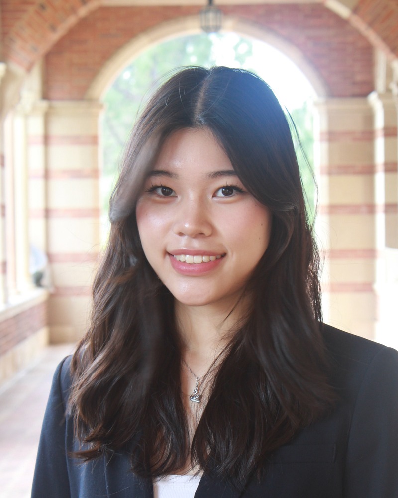 Headshot — Iris Zeng